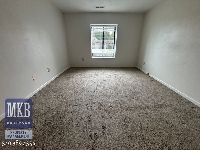 Building Photo - 2527 Gatehouse Ln