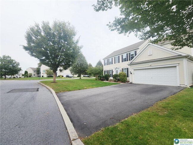 Building Photo - 8858 Pathfinder Rd
