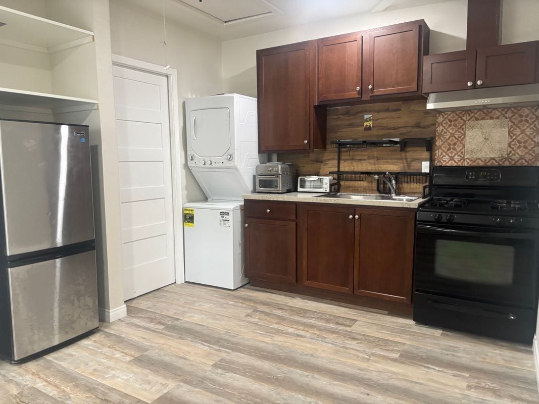 Building Photo - 829 Kostner Dr