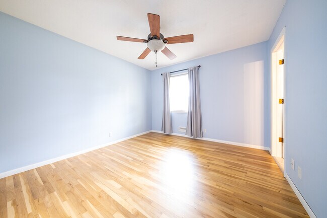 Building Photo - 13784 Fairlawn Ave