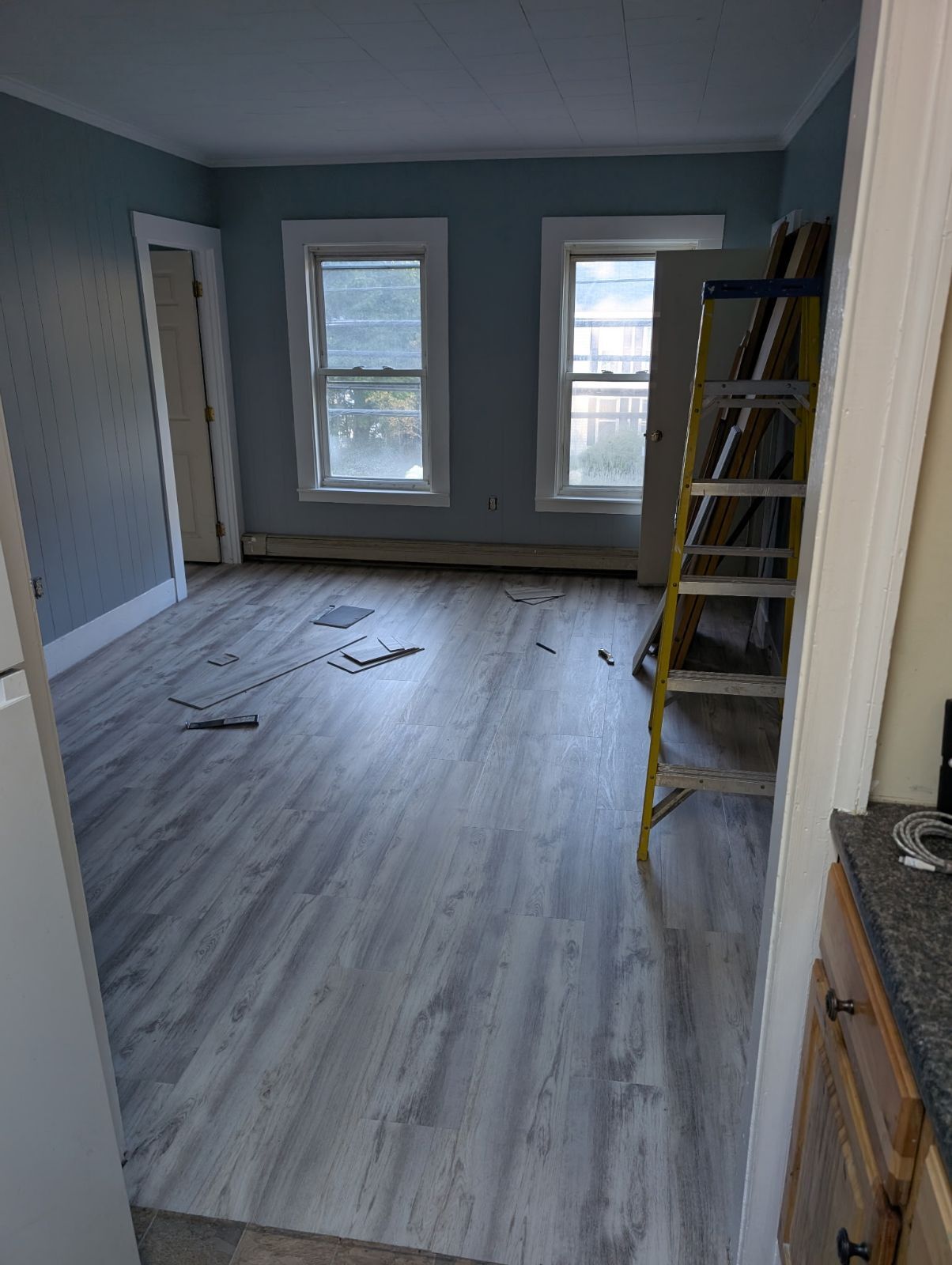 Living room - 353 N State St