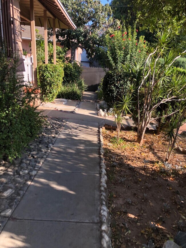 Building Photo - 2447 Malabar St