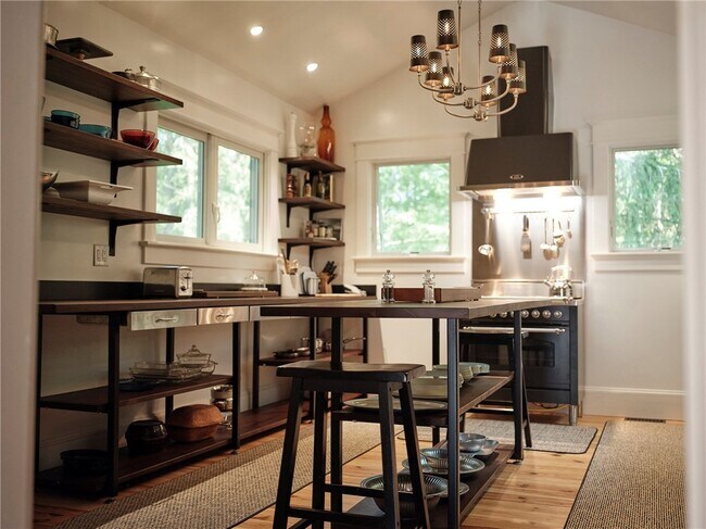 Building Photo - 38 Lake St