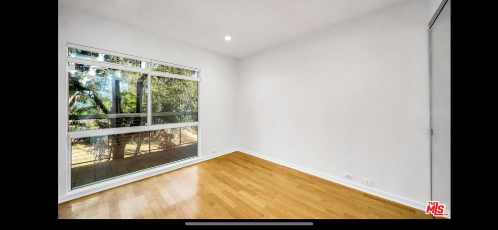 Building Photo - 330 S Barrington Ave