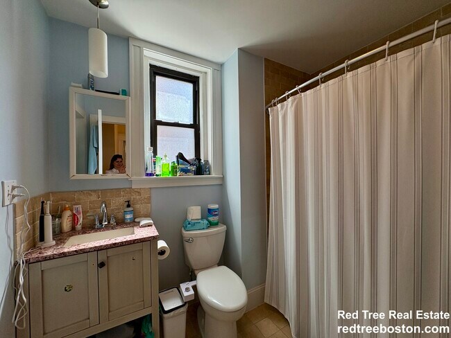 Building Photo - 184 St Paul St