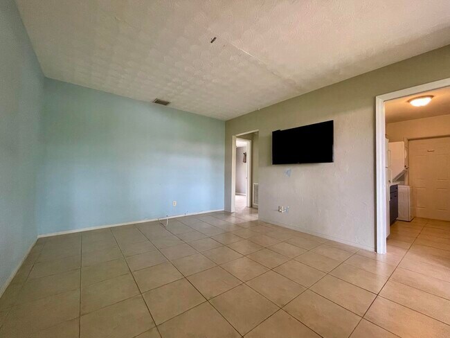 Building Photo - 2204 NW 3rd Ave