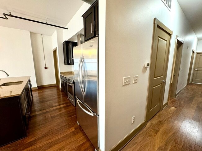 Building Photo - 641 Walnut St