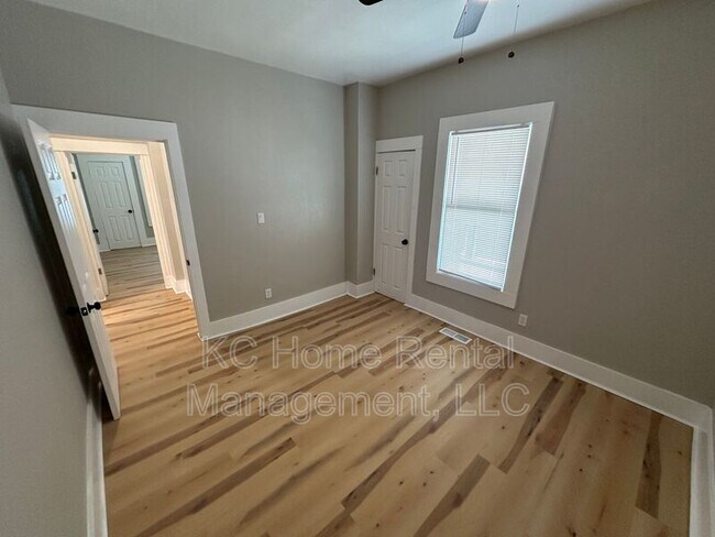 Building Photo - 4010 S Benton Ave