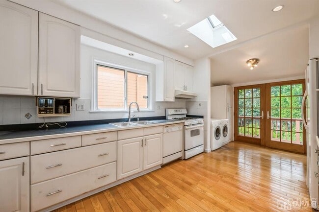 Building Photo - 114 S 5th Ave