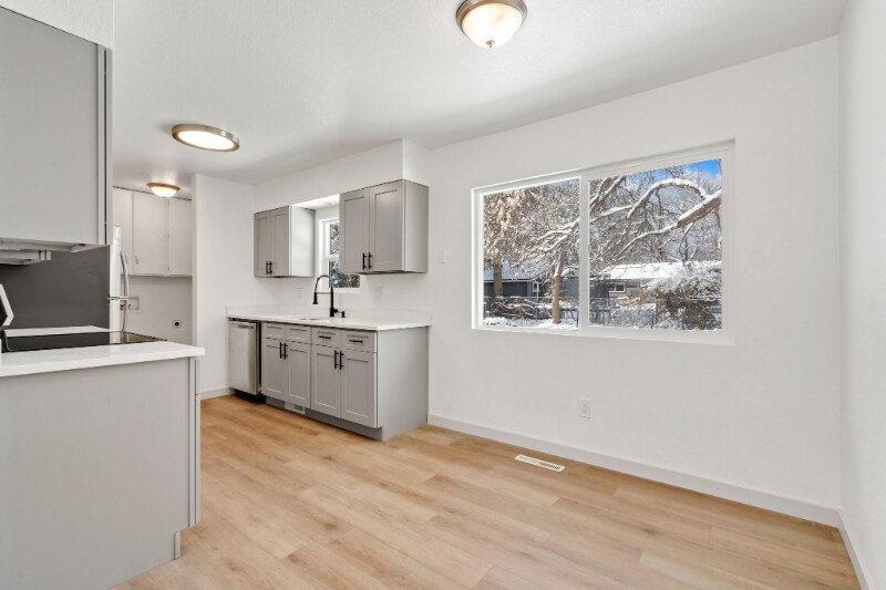 Building Photo - 413 Irish Dr