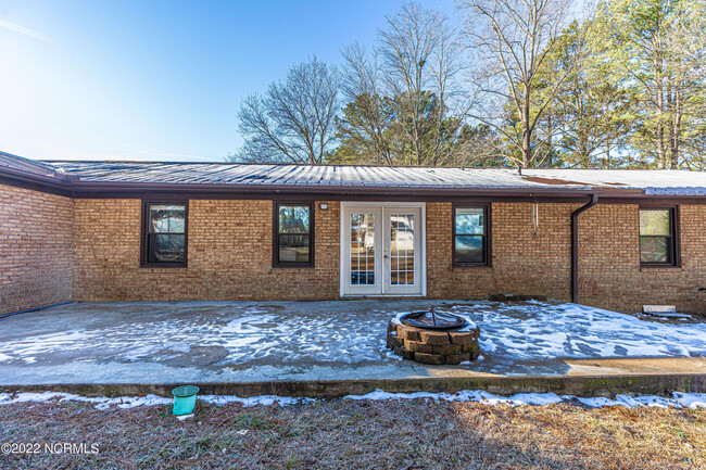 Building Photo - 707 E L Ives Dr