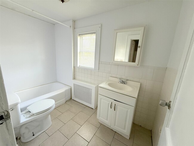 Building Photo - 135 Ramapo Rd