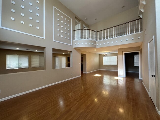 Building Photo - 5537 Spruce Hill Ct