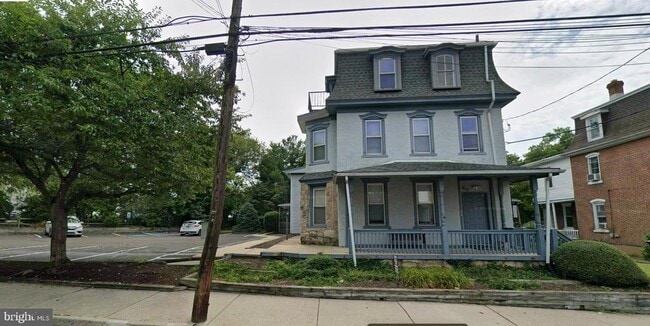 Building Photo - 415 School St