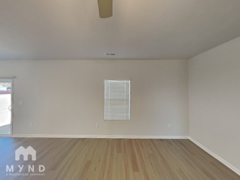 Building Photo - 126 Lightning Dr