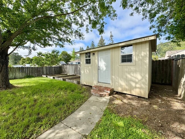 Building Photo - TENTATIVELY RENTED 3 Bedrooms, 1 1/2 Bathr...