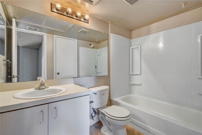 Building Photo - 320 Black Oak Ct