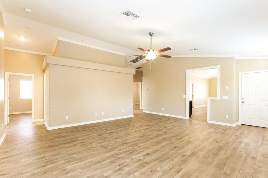 Building Photo - 2030 S 100th Ln