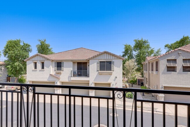 Building Photo - 2837 E Dunbar Dr