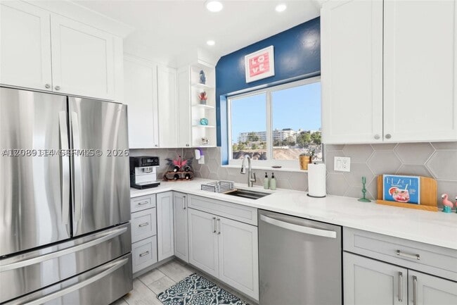 Building Photo - 1187 Hillsboro Mile