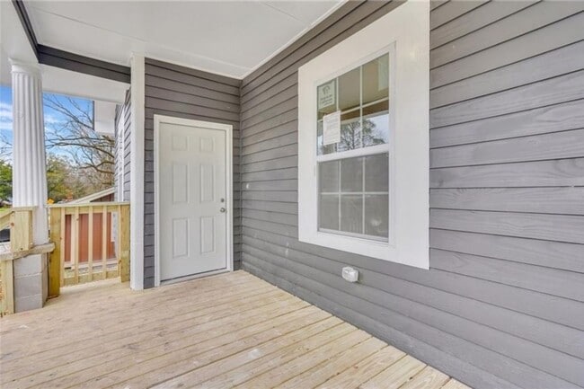 Building Photo - Live Near It All! 3 Bedroom Home in Midtown Savannah