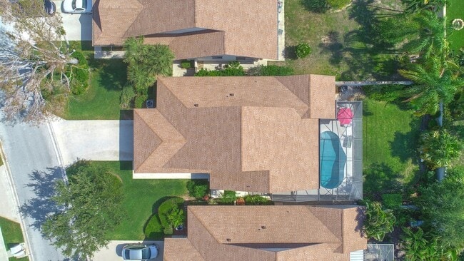 Building Photo - 211 E River Park Dr