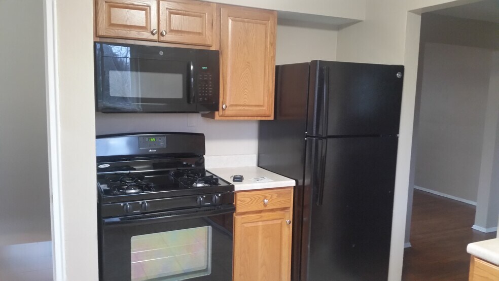 Building Photo - 251 Sebring Ave