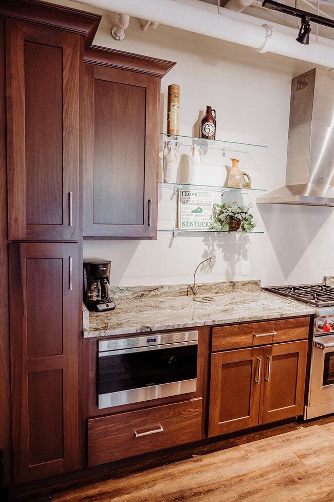 Building Photo - 275 S Limestone