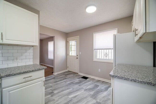 Building Photo - 2204 Howey Rd