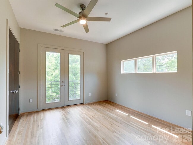 Building Photo - 1174 Park West Dr