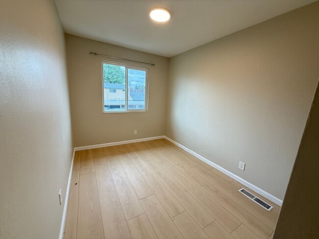 Building Photo - 27755 Del Norte Ct