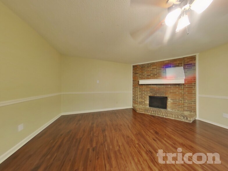 Building Photo - 5536 Dunson Dr