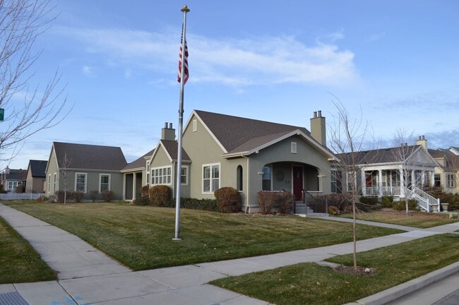 Building Photo - Luxurious 4-Bedroom Home with Mother-in-Law Suite