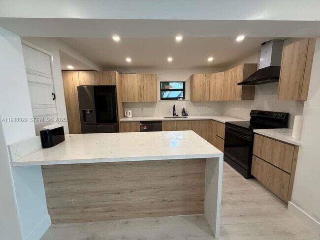 Building Photo - 2227 Roosevelt St