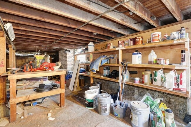 Building Photo - Beautifully Renovated 5 Bedroom Midtown Home