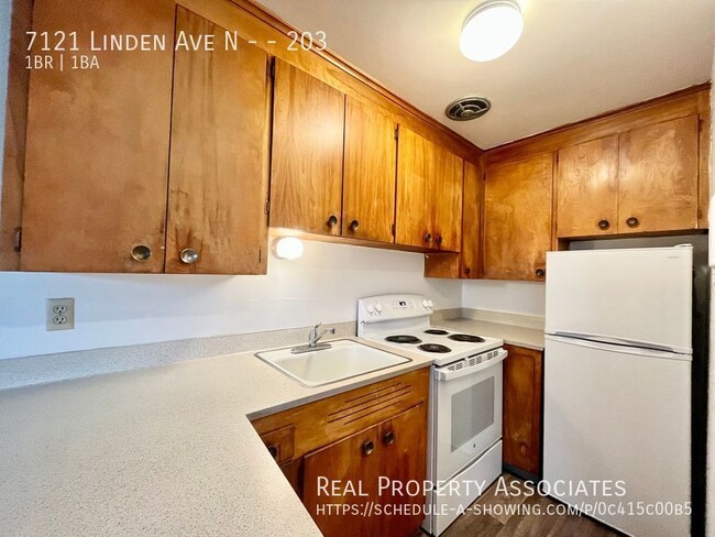 Building Photo - Cozy One-Bedroom Close to Green Lake!!