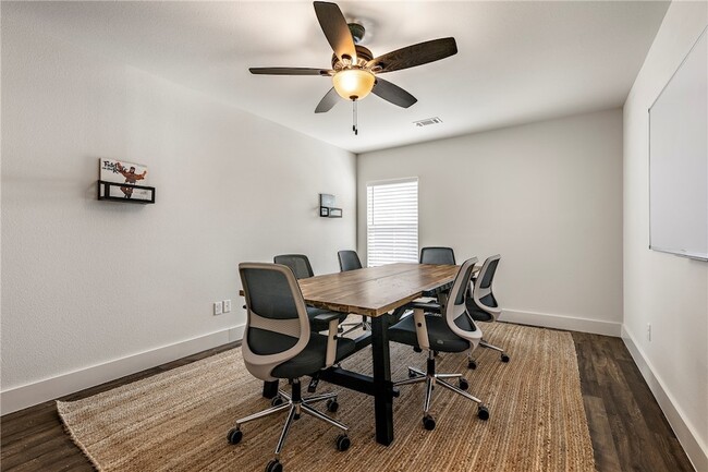 Building Photo - 501 S 7th St