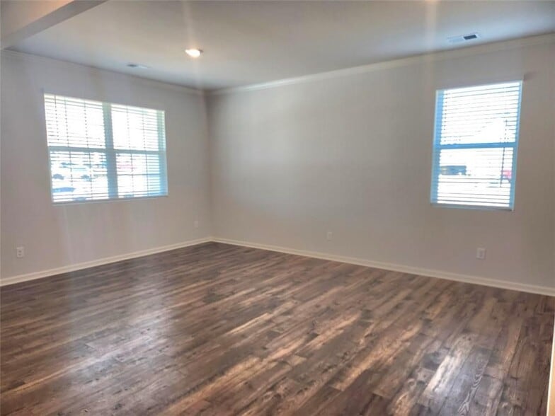 Building Photo - 710 Brookfield Dr