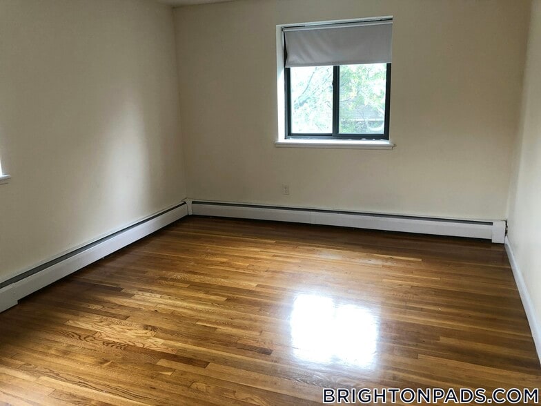 Building Photo - 122 Dustin St