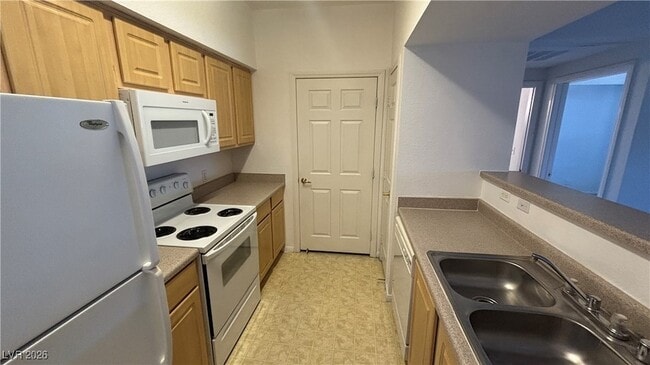 Building Photo - 6955 N Durango Dr