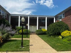 Building Photo - 420 Sheridan Pl