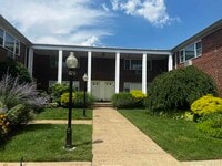 Building Photo - 420 Sheridan Pl