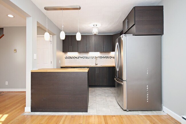 Building Photo - Nicely Updated Duplex Near UVA Medical Center