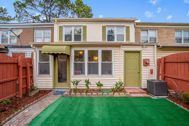 Building Photo - 5213 Clover Hill Dr