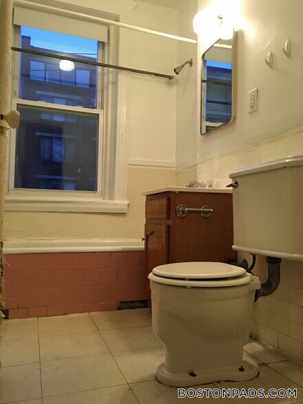 Building Photo - 25 Walbridge St
