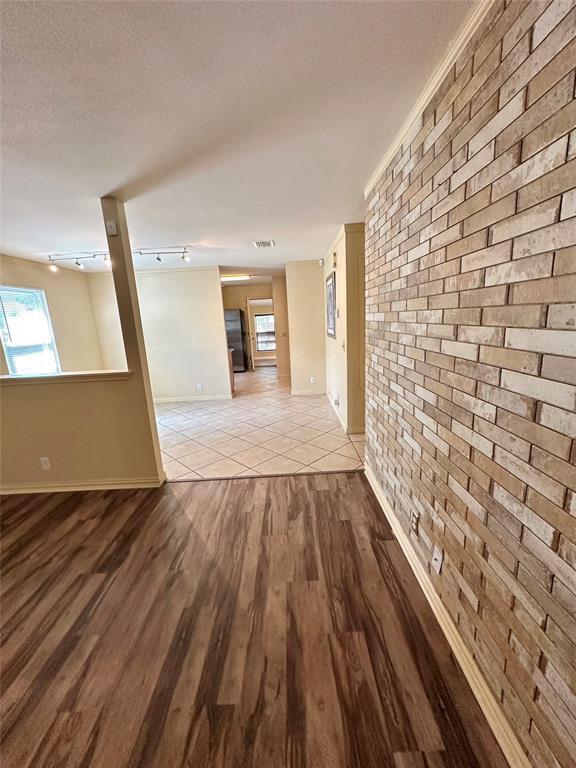 Building Photo - 6913 Sabrina Dr