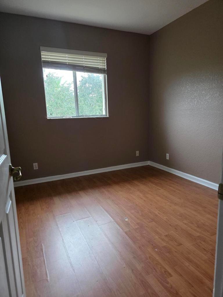 Building Photo - 2866 S Oasis Dr