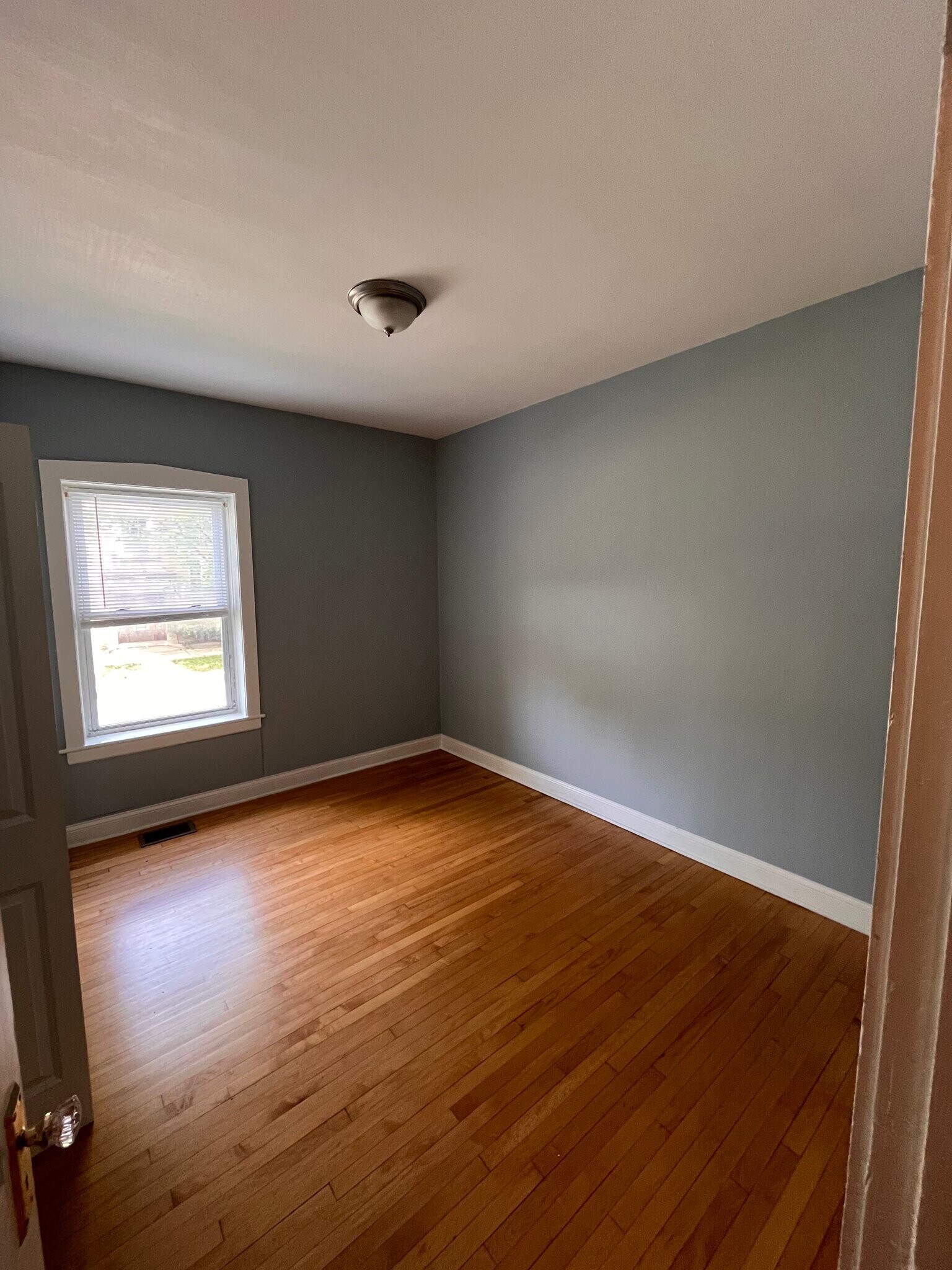 Building Photo - 5347-5353 W Belle Plaine Ave