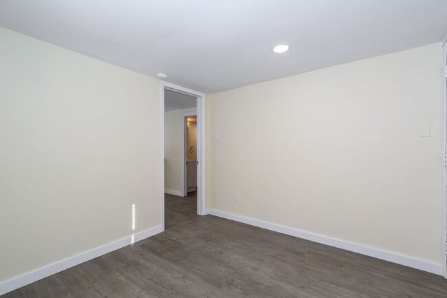 Building Photo - 419 W Jefferson St