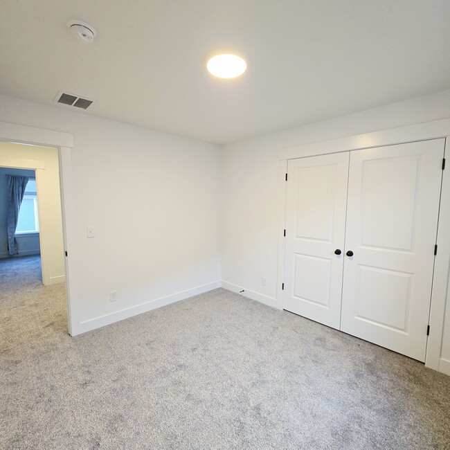 Building Photo - 4022 1100 N